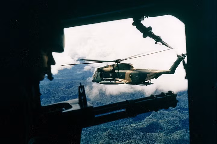 Trực thăng được sử dụng nhiều trong tác chiến của quân đội Mỹ trong Chiến tranh Việt Nam, nhằm tạo ưu thế cơ động và yếu tố bất ngờ trước quân giải phóng. Ảnh: Không quân Mỹ.