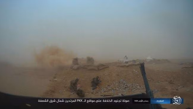 Với quân số áp đảo và hỏa lực mạnh hơn, trạm gác này của người Kurd hầu như không thể chống đỡ được đòn tấn công của phiến quân IS.
