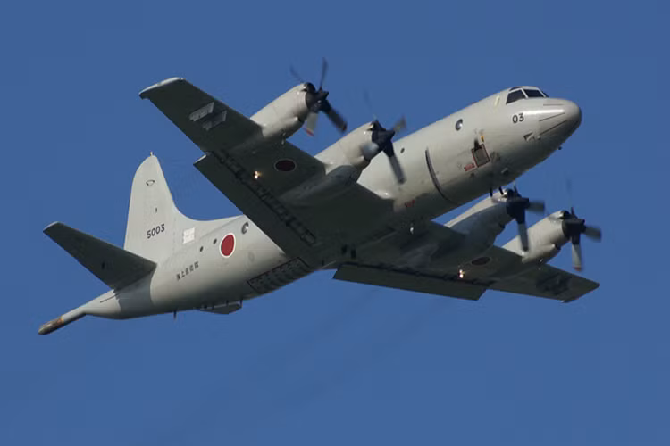 Bộ Quốc phòng Nhật Bản cho biết đây là lần đầu tiên nước này xác định được tàu ngầm của Trung Quốc ở vùng tiếp giáp quần đảo tranh chấp này. Và dựa trên hình ảnh nước này có được thì tàu ngầm Trung Quốc hoạt động gần quần đảo Senkaku/Điếu Ngư vào hôm 11/1 vừa rồi là tàu ngầm tấn công hạt nhân lớp Type 093. Nguồn ảnh: Yahoo.