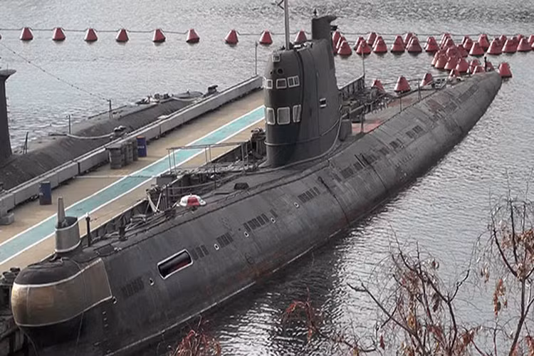 Tàu ngầm diesel-điện Zaporozhye một trong những tàu ngầm cuối cùng của Hải quân Ukraine, các tàu ngầm thuộc Đề án 641 của Ukraine được đưa vào trang bị từ những năm 1970 của thế kỷ trước. Nguồn ảnh: tvzvezda.ru.