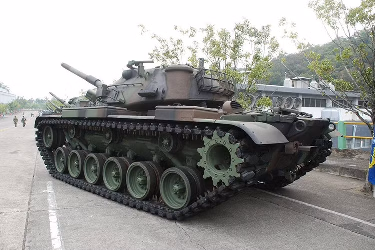  Quân đội Đài Loan đã có các cuộc làm việc với Viện Hàn lâm khoa học của nước này để bàn thảo việc tự nghiên cứu sản xuất pháo 120 mm nội địa trên cơ sở loại M256 120 mm đang lắp đặt trên xe tăng phương Tây đồng thời tích cực tìm mua lại xe tăng M1 Abrams cũ từ Mỹ. Nguồn ảnh: Sina.