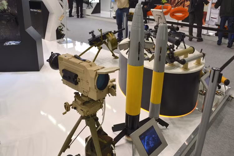 Bên cạnh biến thể 152mm, Krasnopol còn có biến thể 155mm dành cho thị trường xuất khẩu, mẫu đạn pháo dẫn đường này có tầm bắn tối đa lên tới 40km. Mỗi viên đạn pháo Krasnopol nặng chỉ 50kg với đầu đạn nổ 20kg. Nguồn ảnh: defence24.