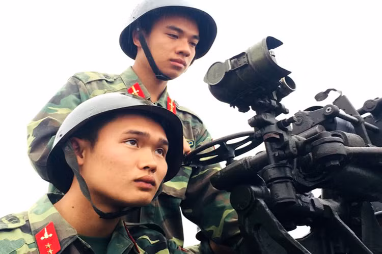 Bám, bắt mục tiêu trên không.