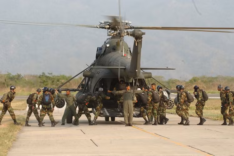 Mi-17V5 được trang bị hệ thống dẫn đường hiện đại, cho phép nó bay ban đêm hoặc trong thời tiết xấu một cách dễ dàng, sức tải của Mi-17V5 lên tới 36 binh lính, vượt trội UH-1 và các biến thể Mi-8/17 cũ. Nguồn ảnh: Nguồn ảnh: Industry Daily.