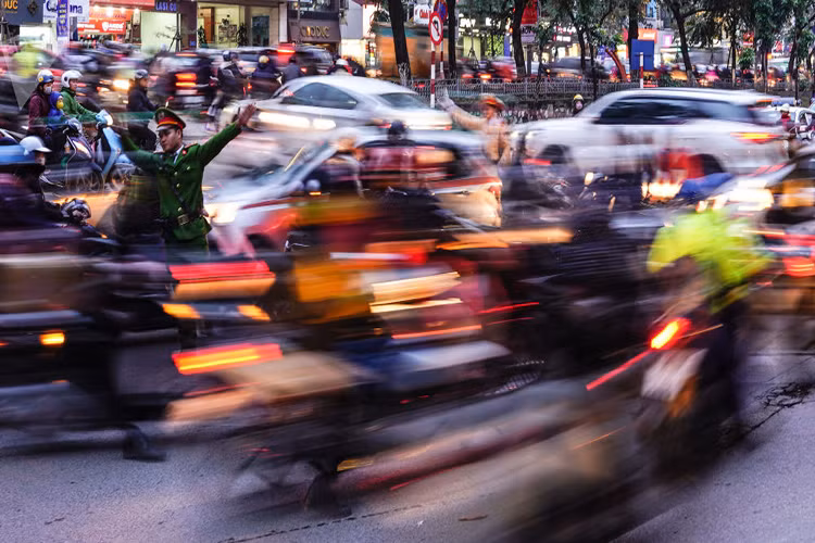 Như dòng người di chuyển trong giờ tan tầm ở Hà Nội... Ảnh: Sputnik.