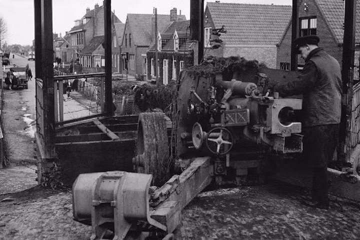 Pháo chống tăng 75mm Đức tại một điểm chốt ở Nieuland, gần Middelburg, dùng để kiểm soát giao lộ ở thị trấn này.