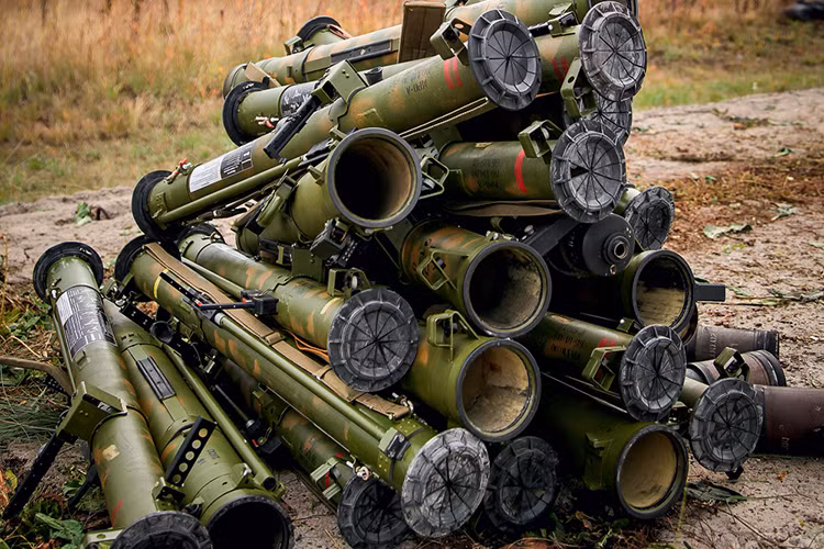 Súng phóng lựu nhiệt áp RPO-A Shmel là thứ vũ khí được đánh giá cực kỳ hiệu quả khi dùng để tiêu diệt các công trình quân sự, ụ súng hay cụm trú ẩn của phía đối phương, hiệu quả cao hơn nhiều so với việc bắn bằng súng chống tăng hay phải áp sát để sử dụng súng phun lửa như truyền thống. Nguồn ảnh: