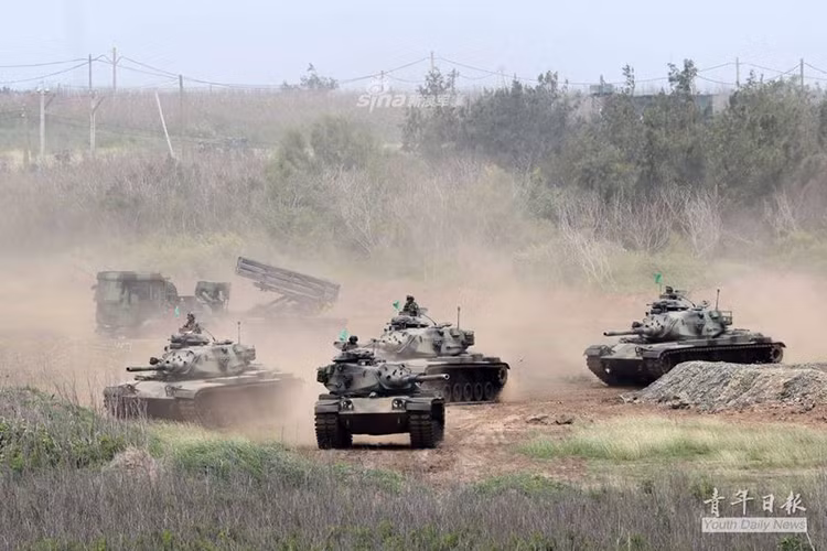 Vũ khí chính trên xe tăng Đài Loan là pháo nòng xoắn L7 cỡ 105 mm đại diện cho công nghệ của thập niên 1970, nó bị cho là không thể xuyên thủng giáp trước có độ dày quy đổi tương đương 700 mm thép cán RHA trên xe tăng Trung Quốc. Nguồn ảnh: Sina.