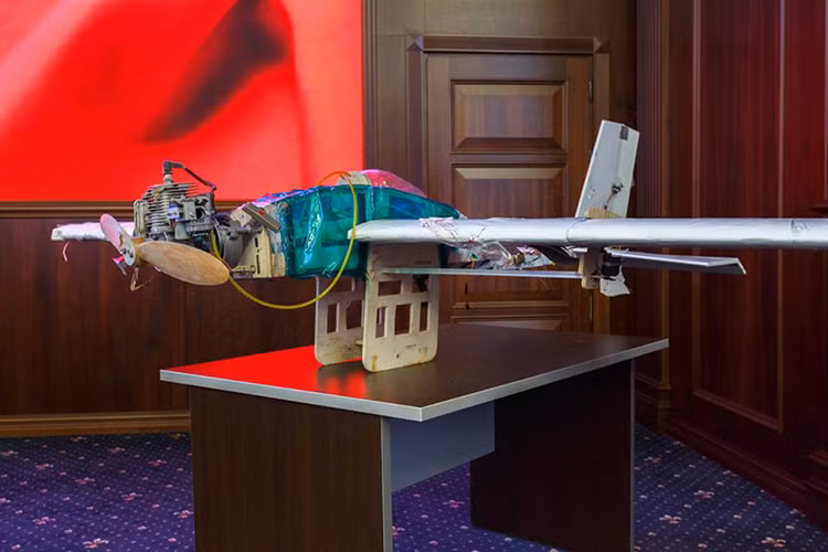 Hệ thống phòng không của Nga đã bắn hạ 7 chiếc, 6 chiếc còn lại bị các tổ hợp tác chiến điện tử Nga ép phải hạ cánh. Tuy nhiên, 3 chiếc phát nổ khi tiếp đất và chỉ có 3 chiếc nguyên vẹn. Nguồn ảnh: Bộ Quốc phòng Nga.