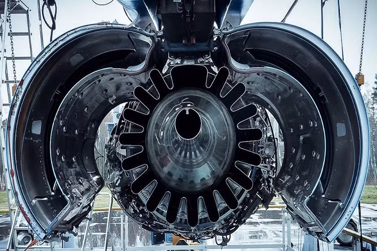 Khả năng trên của ngành công nghiệp hàng không Nga còn mang lại sự tin tưởng cho các khách hàng truyền thống của nước này nhất là trong lĩnh vực hàng không quân sự. Khi mà các chiến đấu cơ Nga là một trong nhưng mặt hàng bán chạy nhất thị trường vũ khí thế giới. Nguồn ảnh: gelio.