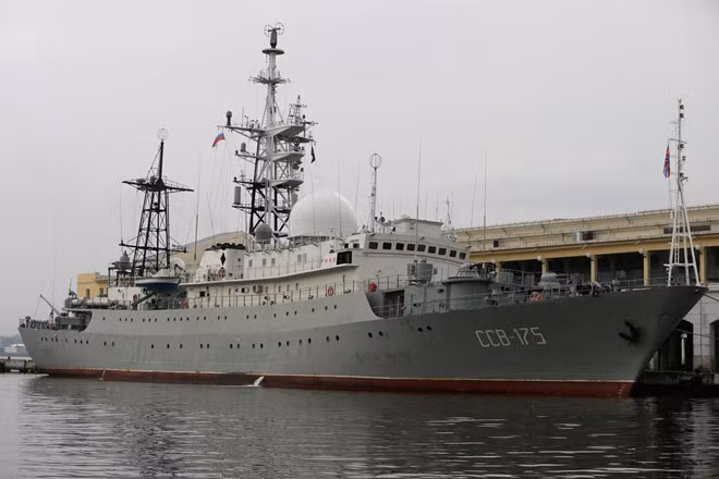 Tàu do thám Viktor Leonov của Nga hồi tháng 2/2017 tại Cuba. Ảnh: Military.