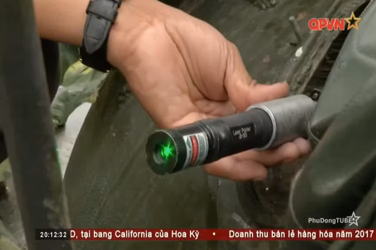 Thiết bị hiệu chỉnh súng pháo bằng laser còn giúp kíp xe T54/55 phát huy được tốc độ chiếm lĩnh trận địa, ứng dụng trên tất cả các loại địa hình và điều kiện thời tiết khác nhau, kể cả khi tác chiến vào ban đêm. Nguồn ảnh: QPVN.