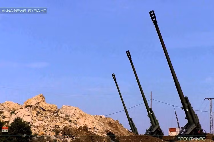 Bộ đôi pháo kéo Msta-B và đạn pháo thông minh Krasnopol được xem là đòn đánh tuyệt vời nhất mà pháo binh Nga có thể giáng xuống các phần tử khủng bố ở Idlib. Bên cạnh, đó nó cũng một phần nào đó thể hiện bộ mặt mới của pháo binh Nga trong giai đoạn hiện hóa hiện tại. Nguồn ảnh: Anna News.