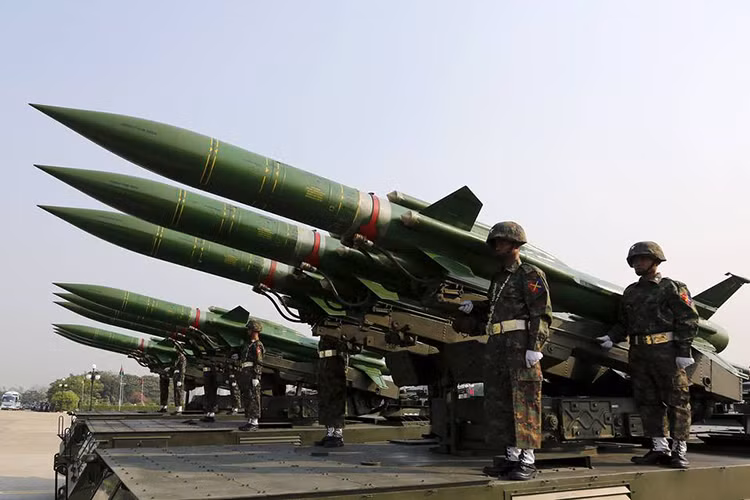 Trong quá khứ và cũng như hiện tại Myanmar là một trong những đối tác quốc phòng quan trọng của Nga tại khu vực Đông Nam Á, và vũ khí do Nga chế tạo đang là một trong những yếu tố tạo nên sức mạnh Quân đội Myanmar. Nguồn ảnh: Russian Military.