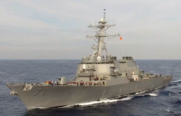 Được biết, tàu khu trục USS Hopper của Mỹ đang tham gia vào các chiến dịch của Hạm đội 7 với nhiệm vụ “tăng cường hợp tác an ninh, xây dựng năng lực của các quốc gia đối tác và duy trì hiện diện thường xuyên trong khu vực”. Ảnh: seaforces.