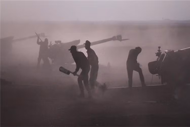 Trong giai đoạn hiện tại Quân đội Nga chỉ tập trung vào việc phát triển các mẫu pháo có khả năng cơ động cao như pháo tự hành nhưng họ vẫn sở hữu một số mẫu pháo kéo nhất định trong đó có 2A65 "Msta-B", bản thân Msta-B cũng là nền tảng chính cho nhiều mẫu pháo tự hành của Nga hiện tại. Nguồn ảnh: en.alalam.ir.