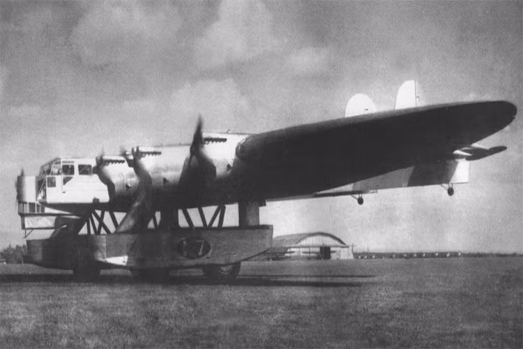 Kalinin K-7 là một trong những chiếc máy bay lớn nhất từng xuất hiện trước thời đại phản lực, do Konstantin Kalinin - người đứng đầu Văn phòng thiết kế hàng không tại Kharkov chủ trì đề tài, công việc chế tạo nó bắt đầu tại Kharkiv, Ukraine từ năm 1931 và kéo dài trong khoảng thời gian 2 năm. Nguồn ảnh: airwar.ru.