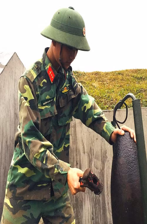 Đánh kẻng phát hiệu lệnh báo động SSCĐ.