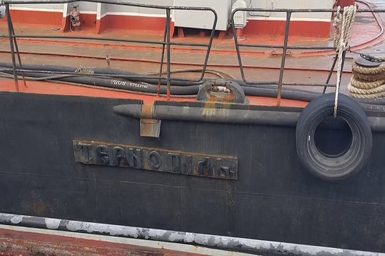 Hình ảnh tồi tàn của tàu cứu kéo Kremenets của Hải quân Ukraine sao 3 năm nằm ở Crimea. Nguồn ảnh: Pravda News.