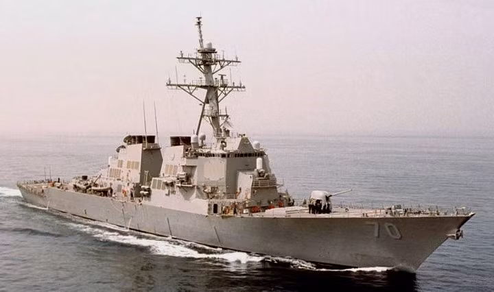 Trong khi đó, các quan chức Mỹ nhấn mạnh rằng, sự hiện diện của tàu khu trục USS Hopper ở khu vực trên là phù hợp với luật pháp quốc tế. Ảnh: seaforces.