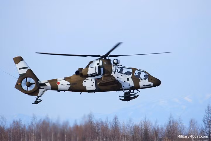 Buồng lái với hai phi công điều khiển được bọc giáp đủ sức chống chọi với súng bộ binh bắn thẳng. Ảnh: Military-Today.