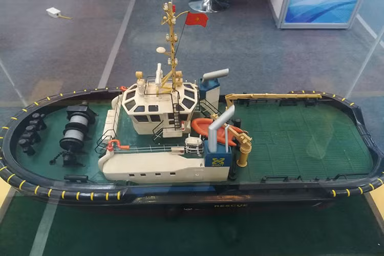 Công ty Cổ phần đóng tàu Sông Cấm sẽ chế tạo cả chiếc tàu kéo cứu hộ ASD 2913 Tugs (chiều dài 29 m; chiều rộng 13 m) theo công nghệ và giấy phép do Damen chuyển giao. Nguồn ảnh: Chí Linh.