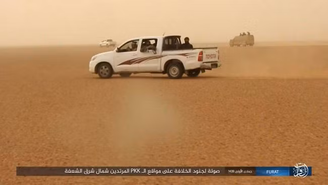 Ngoài ra, các tay súng bắn tỉa IS cũng sát hại 3 chiến binh SDF khác trên chiến tuyên ngôi làng này.