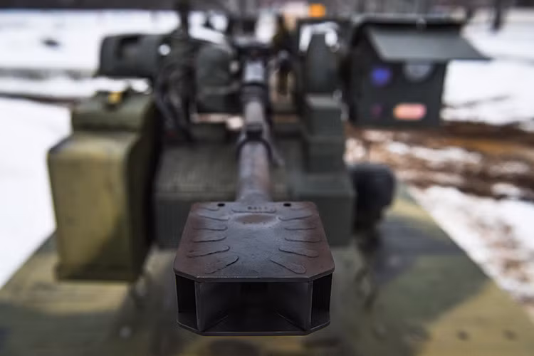 Về vũ khí của Nerekhta là khẩu 12.7mm Kord, đây là mẫu súng máy hạng nặng tiêu chuẩn của Quân đội Nga sử dụng đạn 12.7mm có tầm bắn hiệu quả lên đến 2.000 mét với tốc độ bắn tối đa 750 viên/phút. Nguồn ảnh: tvzvezda.