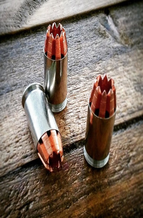 Viên đạn với đầu đạn nở cực mạnh. Được thiết kế với hình dạng đặc biệt với một đầu đạn phân mảnh mạng ít nhất là 9 mảnh trong một phát bắn. Nếu nó xâm nhập vào cơ thể không chỉ tạo ra "bông hoa hồng" và còn chia thành nhiều mảnh vỡ sắc nhọn. Các mảnh vỡ này đi sâu vào trong cơ thể và rất khó để có thể lấy chúng ra. Nguồn ảnh: Sputnik.