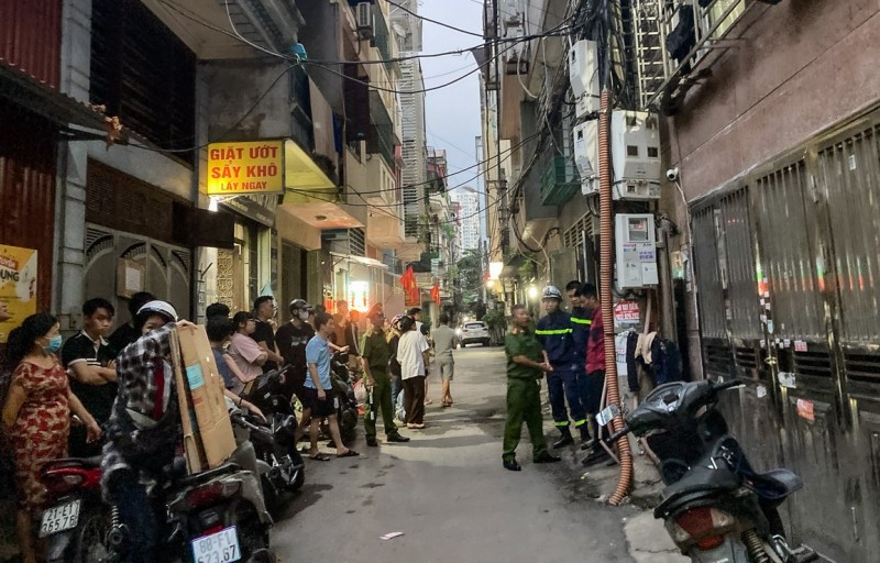 Kịp thời dập tắt đám cháy tại chung cư mini 8 tầng ở Hà Nội Kip thoi dap tat dam chay tai chung cu mini 8 tang o Ha Noi