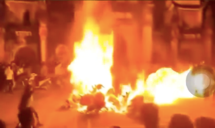 Ha Noi: Dot dau lan dem Trung thu, 3 tre em bi bong nang