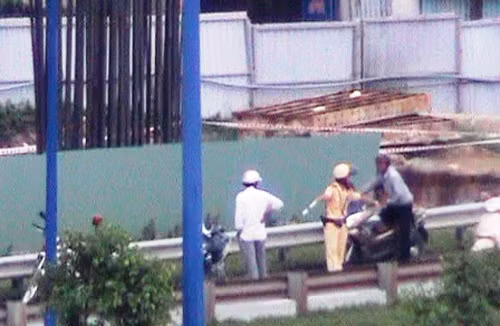 Ky la dan so CSGT hon…“hung than” container cuop mang-Hinh-2