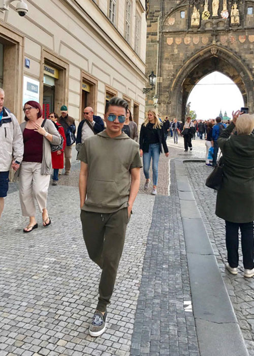 "Ông hoàng nhạc Việt" sắm nhiều trang phục, phụ kiện hàng hiệu để luôn xuất hiện chỉn chu trước công chúng. Ảnh: Danviet