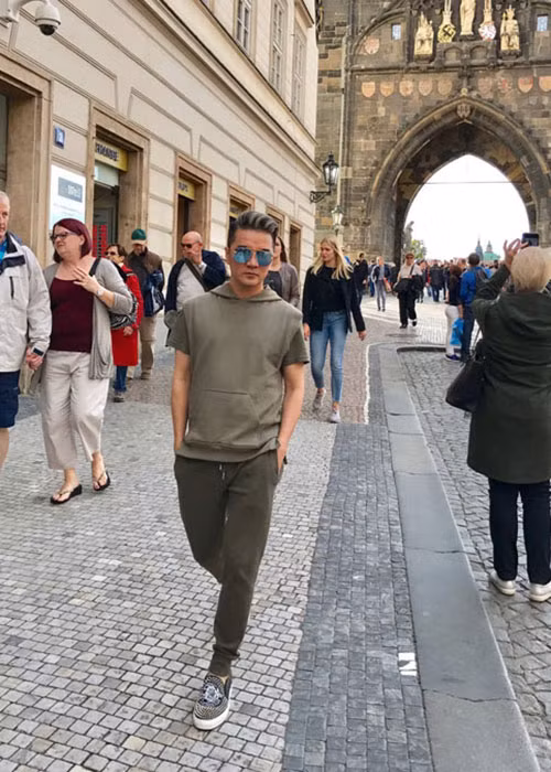 "Ông hoàng nhạc Việt" sắm nhiều trang phục, phụ kiện hàng hiệu để luôn xuất hiện chỉn chu trước công chúng. Ảnh: Danviet