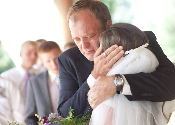 Brady ở bên cô con gái đầu tiên lập gia đình, bước vào cuộc sống riêng.