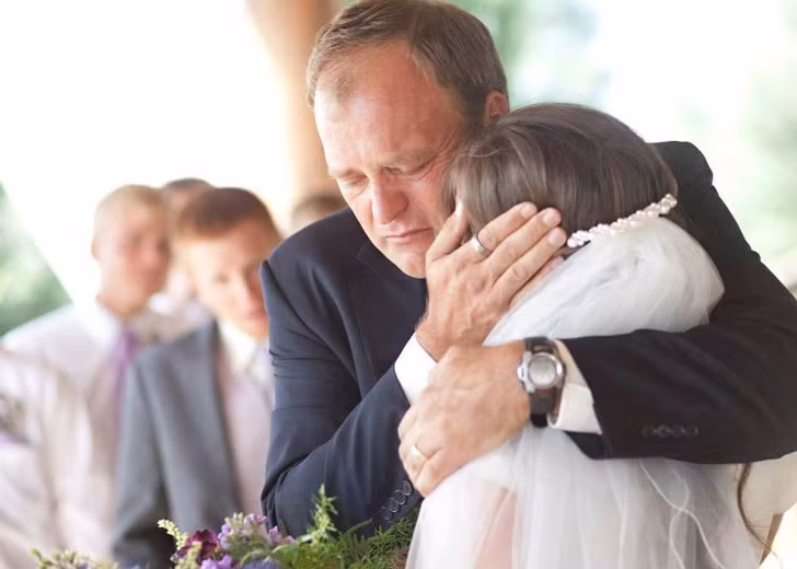 Brady ở bên cô con gái đầu tiên lập gia đình, bước vào cuộc sống riêng.