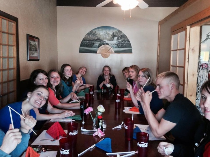 Rất, rất nhiều tiệc sinh nhật của gia đình Brady diễn ra mỗi năm.