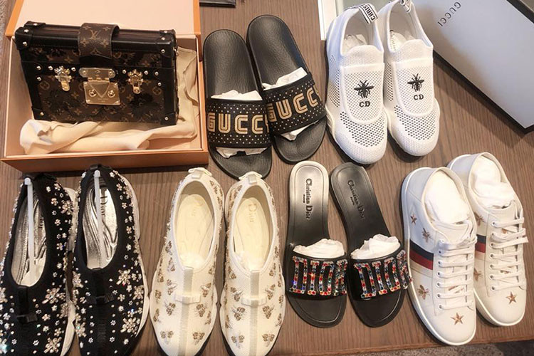 Mua sắm không kiểm soát, Hoa hậu Việt Nam 2006 sở hữu bộ sưu tập hàng hiệu tiền tỷ ai cũng phải phát thèm. Ảnh: FBNV