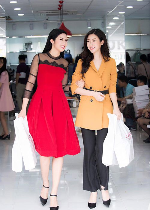 Ngọc Hân luôn giữ thói quen sử dụng đồ bình dân, không gây ồn ào bởi những món hàng hiệu đắt đỏ. Ảnh: FBNV