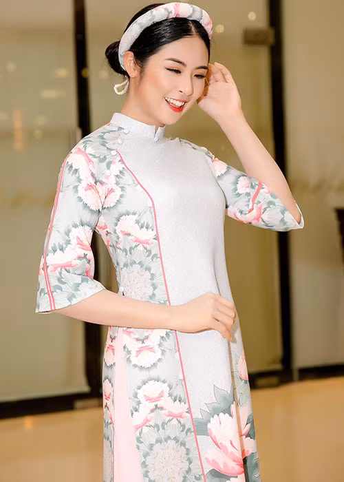 Hoa hậu Việt Nam 2010 từng chia sẻ bản thân cô không thấy vui thích với việc xách về nhà một món đồ hàng hiệu quá xa xỉ với cuộc sống, thu nhập của cô. Ảnh: FBNV