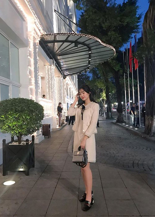 Hoa hậu Việt Nam 2016 luôn đắn đo mỗi khi mua sắm hàng hiệu. Khi sở hữu món đồ hàng hiệu, cô tận dụng tối đa khi đi chơi, tham gia sự kiện. Ảnh: Danviet