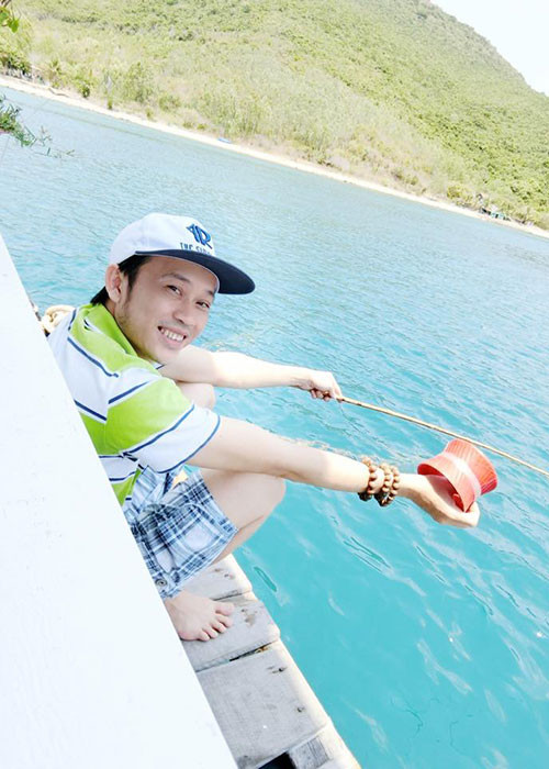 Rảnh rỗi, Hoài Linh lại về vùng miệt vườn sông nước câu cá, ngắm cảnh đồng quê yên ả.