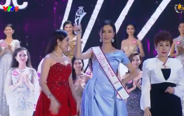 Tran Tieu Vy dang quang Hoa hau Viet Nam 2018-Hinh-2