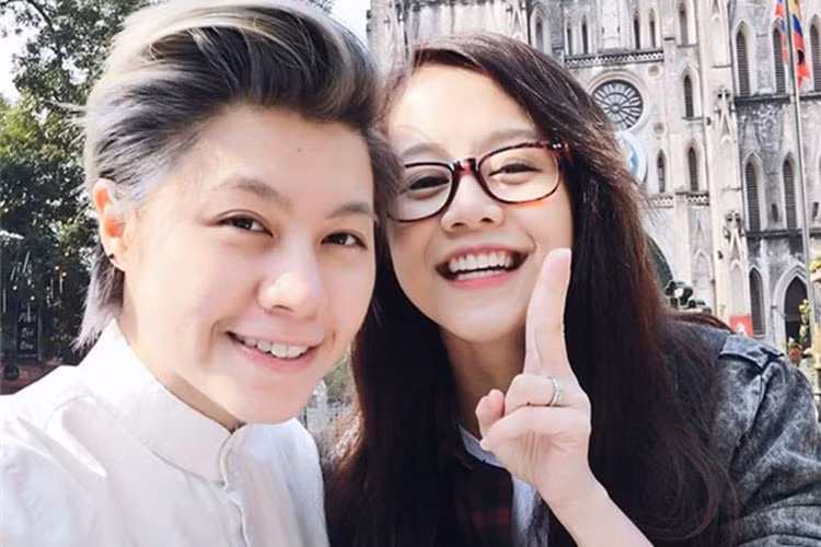 Vào năm 2016, nữ vlogger An Nguy dính như sam với cô nàng tomboy Alex. Ảnh: Yan