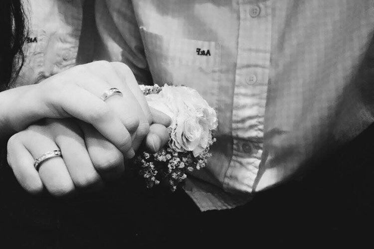 Cả hai không chỉ thường xuyên đăng tải hình ảnh thân thiết bên nhau mà còn đeo nhẫn đôi. Ảnh: Suckhoecongdong