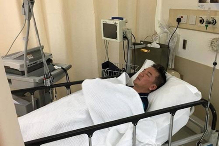 Năm 2016, cũng vì làm việc quá nhiều trong chuyến công tác ở Singapore, Đàm Vĩnh Hưng nằm viện khiến fans lo lắng. Ảnh: Nguoiduatin