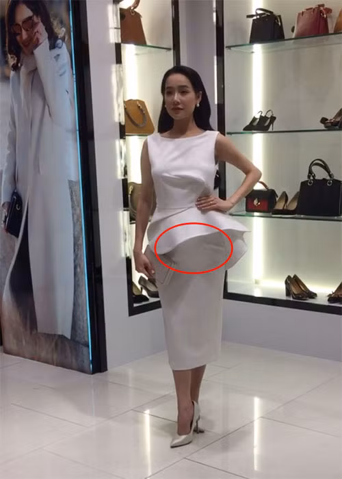 Xuất hiện trước công chúng, Nhã Phương liên tục mặc trang phục che vòng 2. Ảnh: Ngoisao