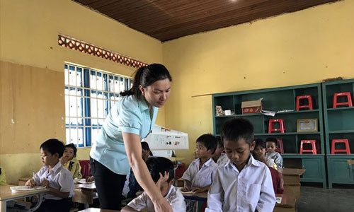 Thieu giao vien van phai giam bien che