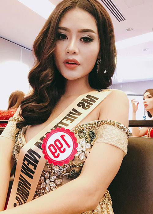 Trên sân khấu chung kết, Khả Hân bất ngờ bị ngất xỉu do sức khỏe yếu sau quá trình tham gia cuộc thi với lịch trình dày đặc.