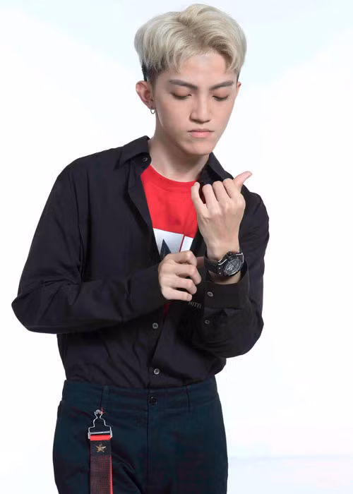 Giọng hát không quá nổi bật, học trò của Hương Tràm gây ấn tượng bởi khả năng sáng tác cùng phong cách biểu diễn tự tin.